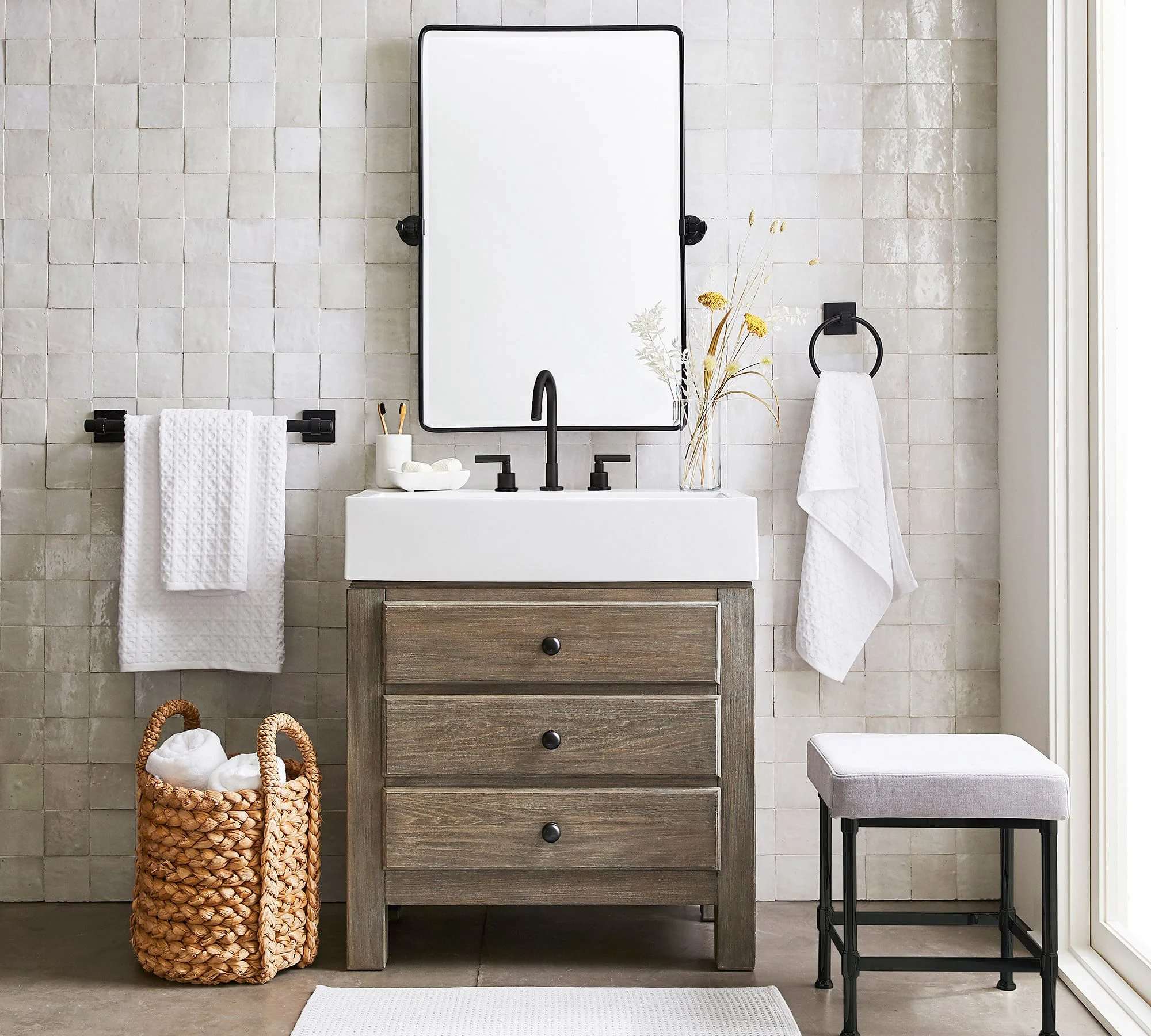 2022 New Arrival Bathroom Hotel Stainless Steel Vanities Modern Waterproof Speculum Cabinets with Speculum
